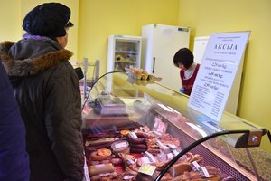 Kaimo parduotuvės neatsigina pirkėjų: pradėjo teikti net naujas paslaugas