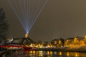 Vilnius švenčia gimtadienį: suspindo sostinės tiltai, Gedimino pilis