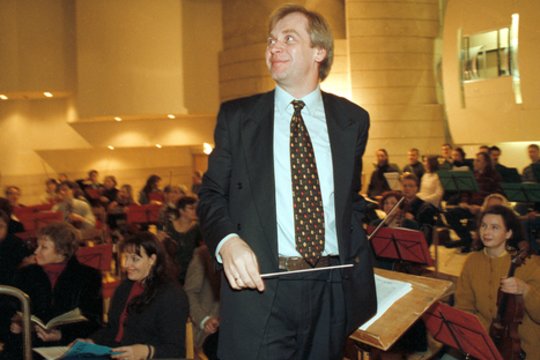 1989 m. įvyko pirmasis Lietuvos valstybinio simfoninio orkestro koncertas. 1988 m. orkestrą įkūrė jo meno vadovas ir vyriausiasis dirigentas Gintaras Rinkevičius.<br>J.Staselio nuotr.