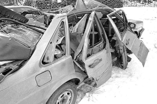 1997 m. vakare Kaune Kuršių gatvėje sprogus automobiliui žuvo vienas pirmųjų savanorių ir buvęs Valstybės saugumo departamento pareigūnas, tyręs ir Bražuolės tilto susprogdinimo bylą, Juras Abromavičius. Jo nužudymas liko iki galo neišaiškintas.