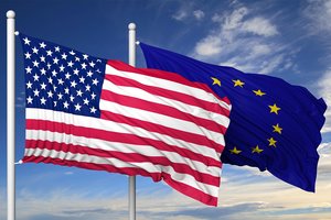 EK ragina JAV padėti suvaldyti įtakingus didžiuosius socialinius tinklus