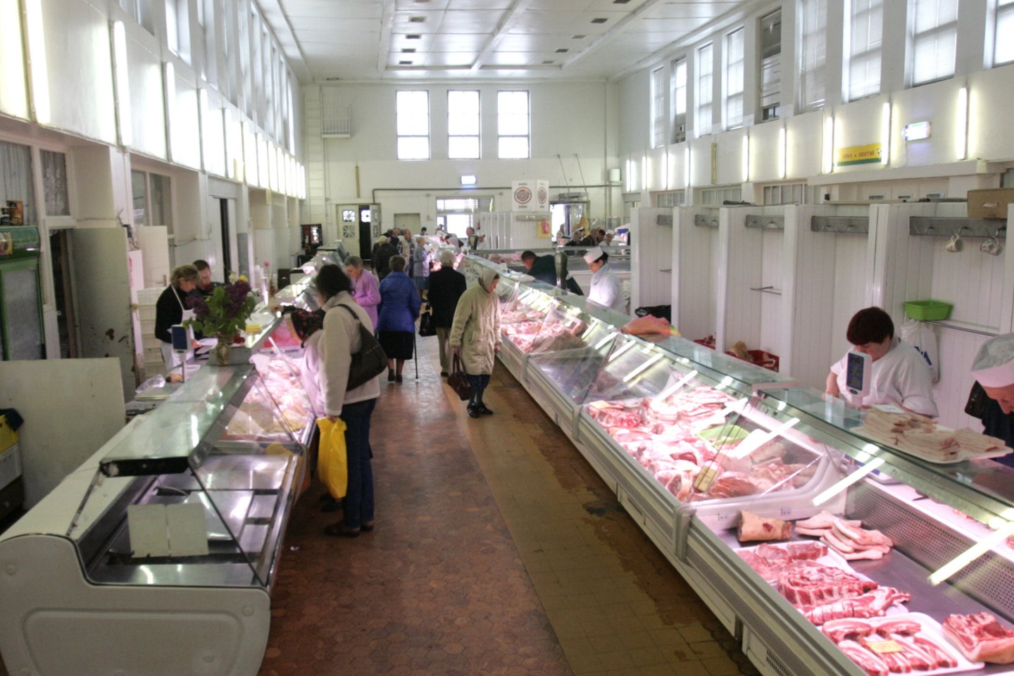 Smulkiojo verslo atstovai prašo didesnės paramos, tačiau pripažįsta: išgelbėtų tik leidimas dirbti.<br>V.Balkūno nuotr.