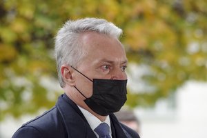 Apie brandos egzaminų būtinumą kalbėjęs G. Nausėda: nuo COVID-19 galėtų būti skiepijami ir abiturientai