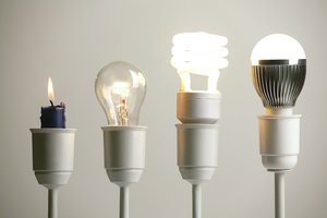 Dirbtinės šviesos istorija: nuo akmens amžiaus iki gatvės žibinto