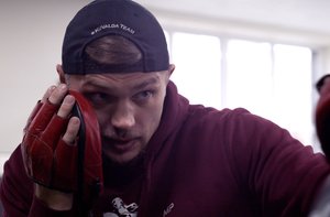 Serialo kovinėse scenose aktorinius sugebėjimus parodė ir kikboksininkas Sergejus Maslobojevas