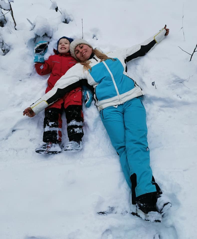  Rūta Mikelkevičiūtė turi puikią progą iš spintos išsitraukti ir pravėdinti 15 metų senumo slidinėjimo kostiumą ir net... vaikystės roges.<br> Asmeninio albumo nuotr.