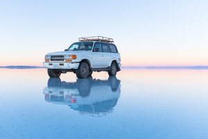 „Toyota“ pernai pardavė daugiausiai automobilių: savo konkurentą nustūmė žemyn