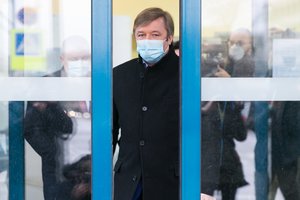 Teismas iš dalies patenkino R. Karbauskio skundą dėl paslėptos politinės reklamos „Naisių vasaroje“