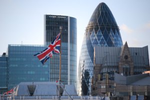 ES atidėjo susitikimą su JK pasiuntiniu, tęsiantis ginčui dėl diplomatinio statuso