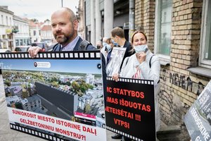 Panevėžio rajono architektas net darbo metu protestuoja prieš garsaus „Garso“ griovimą 