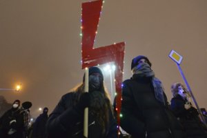 Lenkijoje tęsiasi protestai prieš beveik visišką abortų draudimą