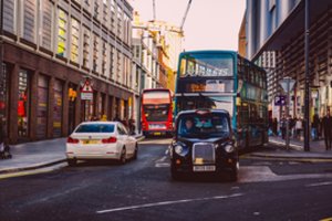 Jungtinėje Karalystėje automobilių gamyboje kritimas: tokio dar nematė nuo 1984-ųjų