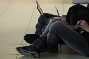 Karantinas pramogas perkėlė į virtualią erdvę: išpirkta viskas, ko tik reikia žaidimams