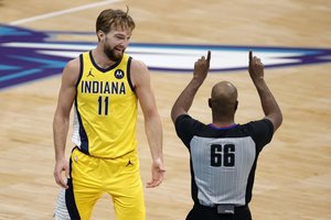 Galingai rungtyniavęs D. Sabonis neišgelbėjo „Pacers“, L. Ballas atliko dėjimą per lietuvį