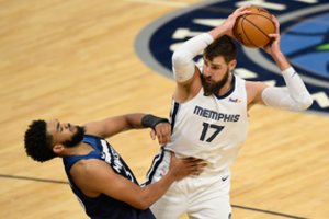 Paaiškėjo, kad J. Valančiūnas sirgo koronavirusu: „Pasveikau ir grįžtu į rikiuotę“