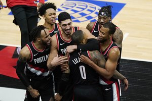 NBA naktis: D. Lillardo šou ir „Lakers“ išvargta pergalė Bostone