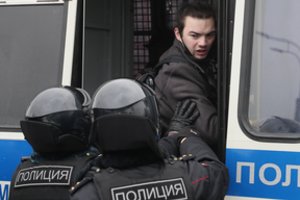 Rusijos policija blokuoja miestų centrus, sulaikyta beveik 5 tūkst. protestuotojų