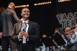 Fantastišką karjerą Australijoje pasiekusį tenorą į Lietuvą parvijo sunki mamos liga