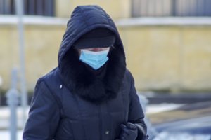 Lietuvoje – vos 355 nauji užsikrėtimai koronavirusu, pranešta apie 22 mirtis, antrosios vakcinos dozės negavo niekas