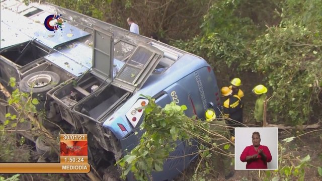 Tragiška avarija Kuboje: autobusui nulėkus nuo kelio – žuvo mažiausiai 10 mokytojų