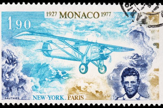 1902 m. gimė JAV lakūnas Charlesas Augustus Lindberghas. Pirmasis 1927 m. vienviečiu monoplanu per 33 val. 30 min. iš Niujorko į Paryžių perskrido Atlanto vandenyną, įveikdamas 5793 km. Mirė 1974 m.