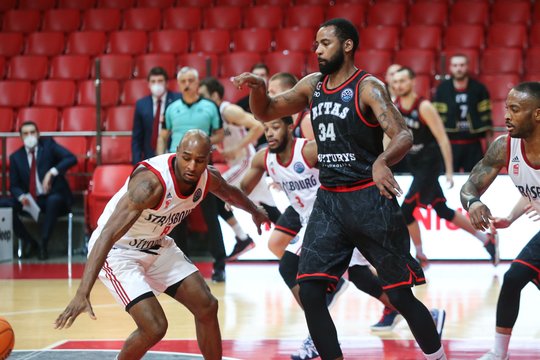 „Rytas“ atsisakė pusantro mėnesio Vilniuje žaidusio Keitho Bensono paslaugų