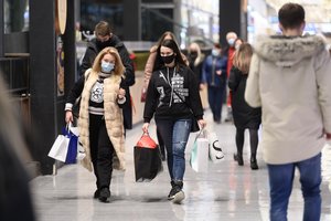 Karantinas artimiausiomis dienomis švelnės: siūlo atverti parduotuves, grožio salonus, slidinėjimo centrus