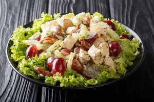 Šios vištienos salotos turi tik vieną trūkumą: sunku sustoti valgyti