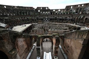 Italija švelnina dėl koronaviruso įvestus suvaržymus, atidaromas Koliziejus