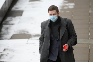 Kartu su nebūtinų prekių parduotuvėmis atsidaryti turės galimybę ir muziejai, teigia ministras S. Kairys