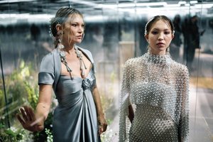 47-erių Kate Moss ant podiumo žygiavo su dukra: kuri atrodo geriau?