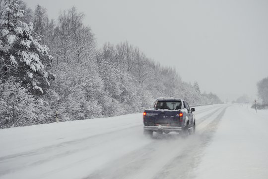 Dieną eismo sąlygas kai kur sunkins snygis