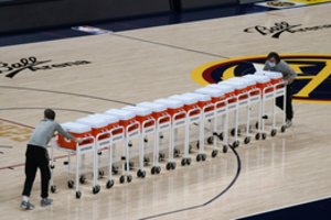 Dėl koronaviruso NBA teko atidėti dar vienas rungtynes