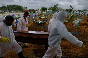 Nurodė, kokias klaidas gali padaryti besiskiepijančios valstybės