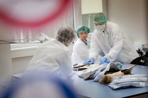 Tarp COVID-19 aukų Lietuvoje – Šiauliuose bute rastas miręs jaunas Ukrainos pilietis