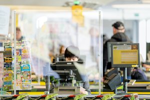 „Iki“ apdraudė visus darbuotojus nuo COVID-19