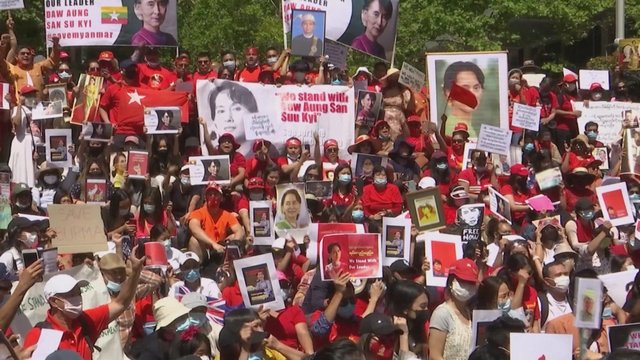 Šimtai žmonių Australijoje susirinko į protestą – reikalauja paleisti Mianmaro politinius kalinius