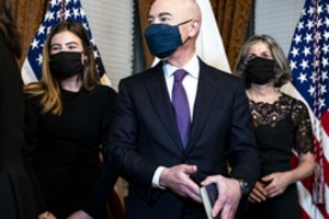 JAV Senatas patvirtino pirmą ispanakalbį krašto saugumo sekretorių