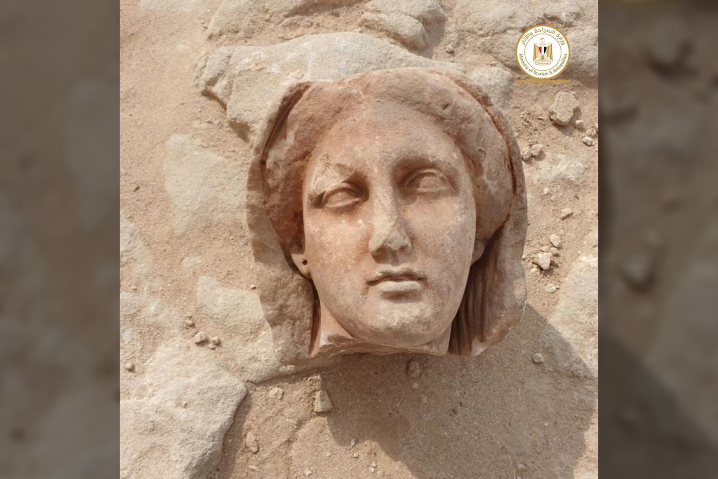  Statulos žmones vaizduoja „oficialiai“, be šypsenų veiduose.<br> Egipto senienų ir Turizmo ministerijos nuotr.