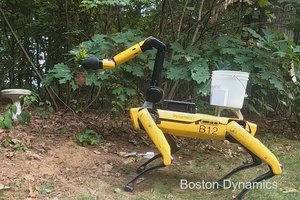 „Boston Dynamics“ ir toliau stebina – robotas-šuo išmoko naujų įspūdingų triukų
