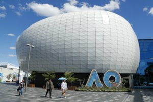 „Australian Open“ turnyrui – dar vienas koronaviruso smūgis: užfiksavus COVID-19 atvejį tenisininkai atsidurs izoliacijoje