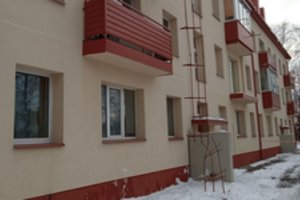 Nuo sniego nukritusi ir pakibusi namo stogo konstrukcija išgąsdino kėdainiškį: kur nakvoti