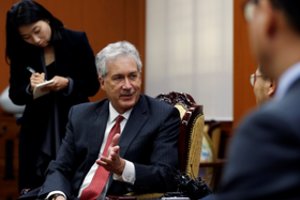 J. Bidenas į CŽA direktoriaus postą oficialiai nominavo Williamą Burnsą