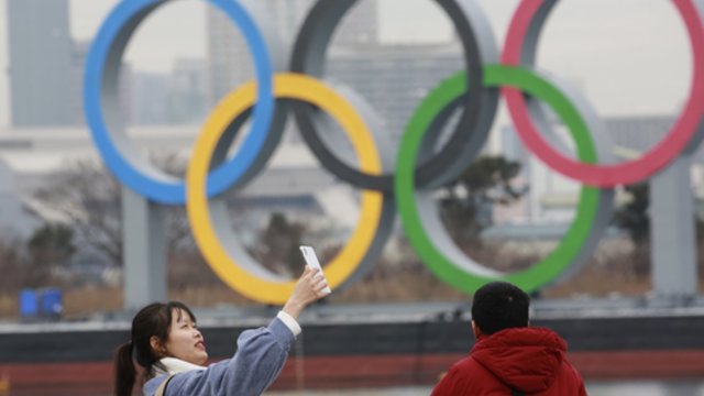 Tokijo olimpiados vadovas atsiprašė dėl seksistinių pastabų, bet neatsistatydins
