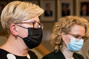 Ekspertai įvertino naktinį I. Šimonytės atsiprašymą ir ryškų A. Armonaitės prieštaravimą