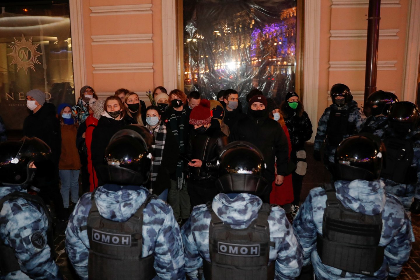 ​Kremliaus atstovas Dmitrijus Peskovas pareiškė nesutinkąs, kad masiniai sulaikymai per neteisėtus mitingus gali būti vadinami represijomis.<br>Reuters/Scanpix nuotr.