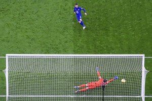 Triskart daugiau į vartus smūgiavęs „Chelsea“ sugebėjo įveikti „Tottenham“