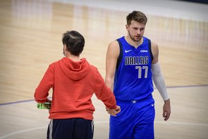 NBA naktis: J. Valančiūno nesulaukiančios „Grizzlies“ nesėkmė ir pervažiuota „Mavericks“