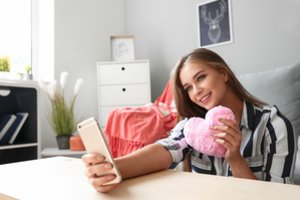 Kaip poros santykių taisykles keičia bendravimas per atstumą?