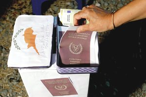 „Auksiniai pasai“ – multimilijardinė rinka: kaip perkama pilietybė pasaulyje ir Europoje